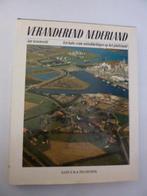 Jan Groeneveld - Veranderend Nederland, Ophalen of Verzenden, Zo goed als nieuw