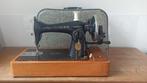 Antieke goedlopende Singer hand naaimachine met koffer, Ophalen