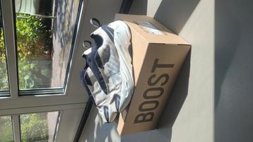 Yeezy Boost 700 MNVM - maat 40 2/3 beschikbaar voor biedingen