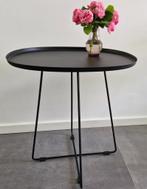 BijzettafelMat zwart metalen bijzettafel, ronde hoeken, Huis en Inrichting, Tafels | Bijzettafels, Minder dan 55 cm, Metaal of Aluminium