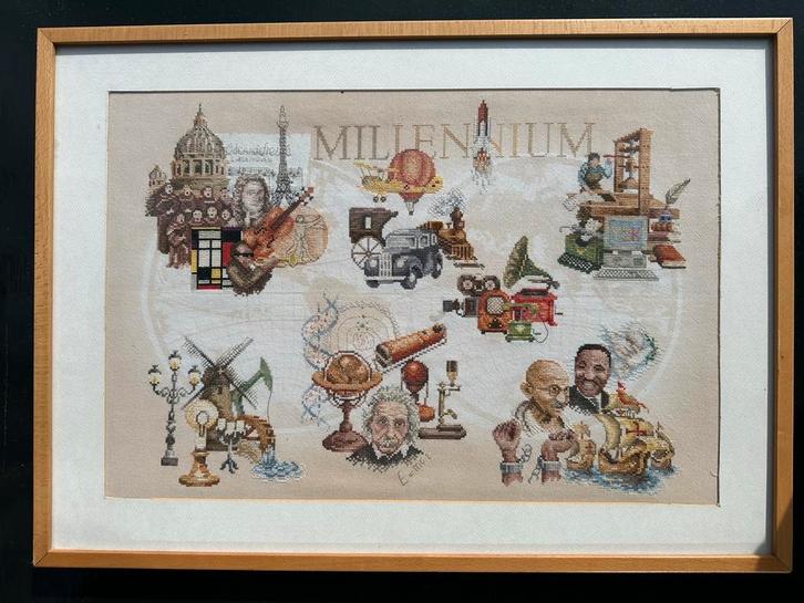 Ingelijst borduurwerk. Millennium. Maat lijst 73-52cm, Hobby en Vrije tijd, Borduren en Borduurmachines, Overige typen, Handborduren
