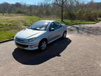 Peugeot 206 1.6 16V CC 2004 Grijs, Auto's, Peugeot, Voorwielaandrijving, 4 cilinders, Cabriolet, 4 stoelen
