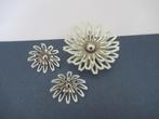 Broche en oorbellen/ emaille dubbellaags bloem Sarah Coventr, Sieraden, Tassen en Uiterlijk, Broches, Verzenden, Zo goed als nieuw