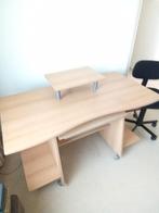 bureau met uitschuif plateau. met bureau stoel .inzeer nette, Ophalen of Verzenden, Zo goed als nieuw