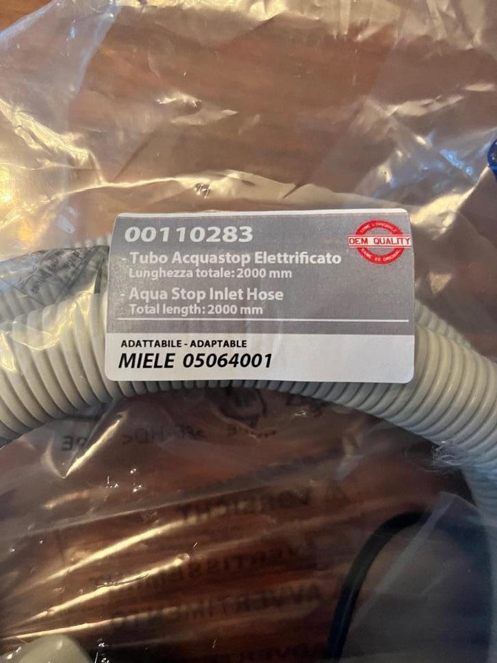 Miele toevoerslang van vaatwasser 10499861 nieuwprijs 52€, Witgoed en Apparatuur, Onderdelen en Toebehoren, Nieuw, Ophalen of Verzenden