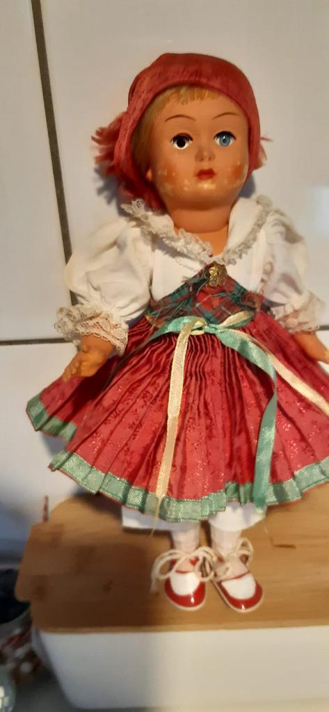 Oostenrijkse klederdrachtpop, Verzamelen, Poppen, Gebruikt, Verzenden