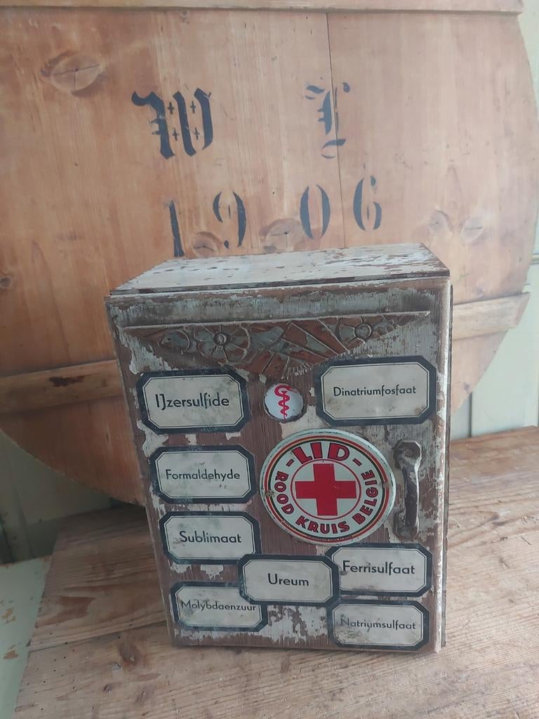 Oud houten eerstehulp kastje medicijnkastje m 5 verpakkingen, Ophalen of Verzenden