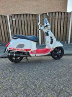 Vespa super sport GTS 300 motor scooter 13 inch wielen, Motoren, Motoren | Piaggio, Scooter, 300 cc, Particulier, 1 cilinder