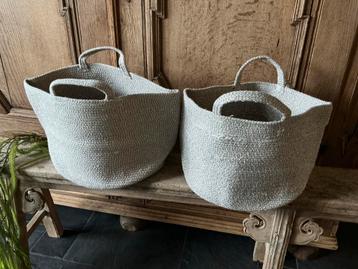 AANBIEDING set van 2 handgeweven tassen manden beschikbaar voor biedingen