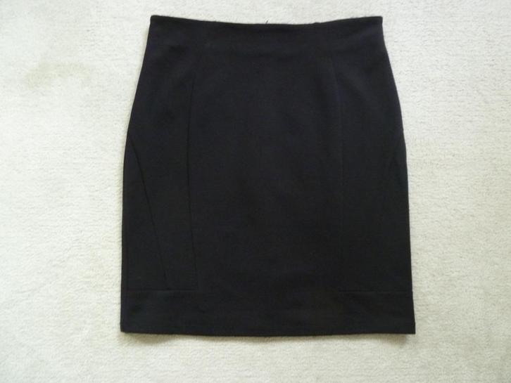 zwarte rok, Kleding | Dames, Rokken, Zo goed als nieuw, Maat 42/44 (L), Zwart, Knielengte, Ophalen of Verzenden
