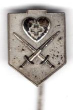 kruisje in hartje met 2 sabels zilverkleurig speldje( Z_210a, Verzamelen, Speldjes, Pins en Buttons, Verzenden, Nieuw, Stad of Land