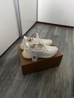 Yeezy Boost 350 V2 Triple White Maat 42, Kleding | Heren, Schoenen, Ophalen of Verzenden, Zo goed als nieuw, Wit, Sneakers of Gympen