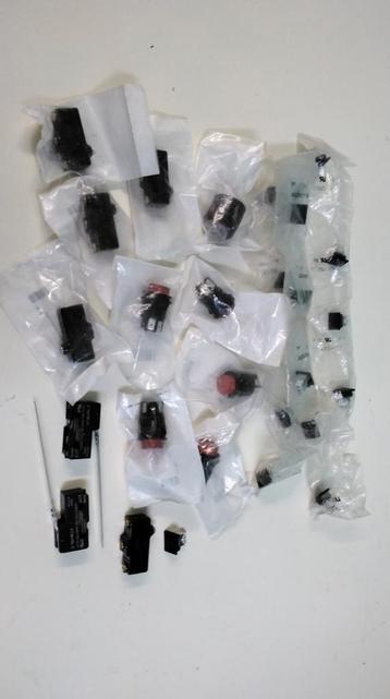 Verzameling nieuwe schakelaars beschikbaar voor biedingen