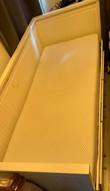 Bed 1 persoons + matras  met uitschuifbare latebodum