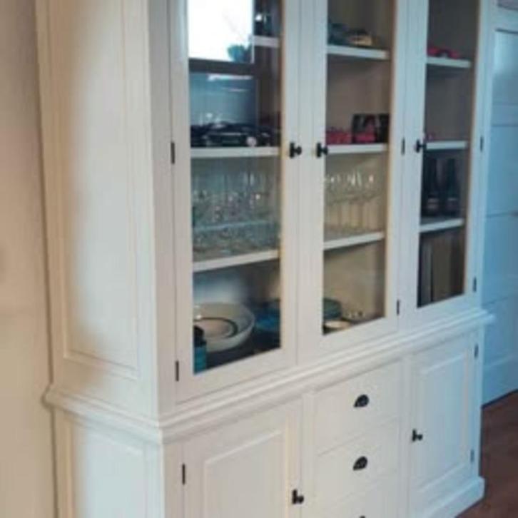 modern witte buffetkast met klassieke uitstraling, Huis en Inrichting, Kasten | Buffetkasten, Zo goed als nieuw, 200 cm of meer