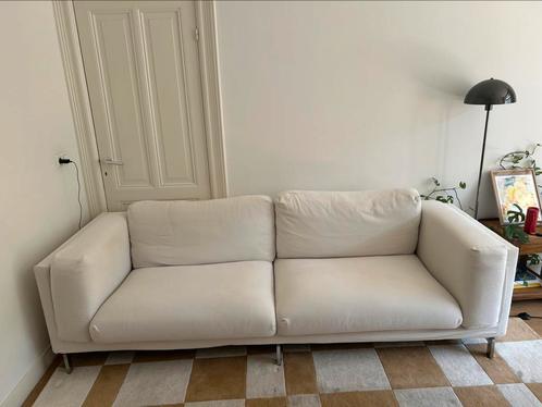 Ikea nockeby white couch with chrome legs, Huis en Inrichting, Banken | Sofa's en Chaises Longues, Gebruikt, Driepersoons, 250 tot 300 cm