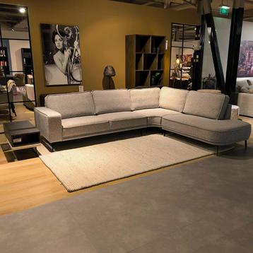 NIEUW: INHOUSE Hoekbank Brisana + Tussentafel beschikbaar voor biedingen