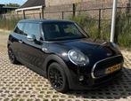 MINI Cooper 1.5 Business 2017 Zwart, Voorwielaandrijving, 136 pk, 4 stoelen, Zwart