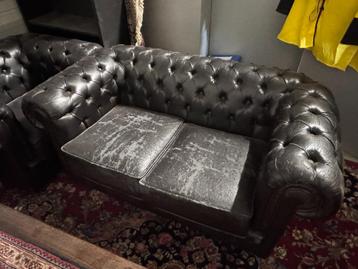 Bankstel chesterfield (t.b.v. mancave/studentenhuis/etc.) beschikbaar voor biedingen