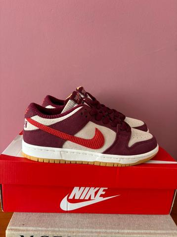 Nike Dunk Low “skate like a girl” maat 38.5 beschikbaar voor biedingen