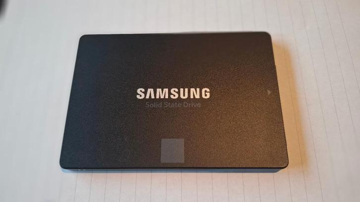 Diverse SSD's 250GB, Computers en Software, Harde schijven, Zo goed als nieuw, Desktop, Intern, SSD, SATA, Ophalen of Verzenden