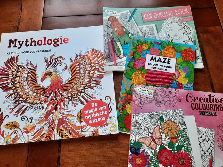 Kleurboeken voor volwassenen 4 stuks, Hobby en Vrije tijd, Tekenen, Gebruikt, Ophalen of Verzenden
