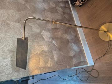 Lees lamp goud beschikbaar voor biedingen