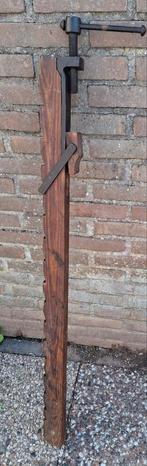 Lijmtang/sergeant.  Oud. 124 cm., Ophalen