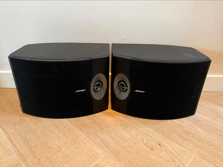 2x Bose 301 5 serie luidsprekers/ Speakers (Set 2/3), Audio, Tv en Foto, Luidsprekers, Gebruikt, Front, Rear of Stereo speakers