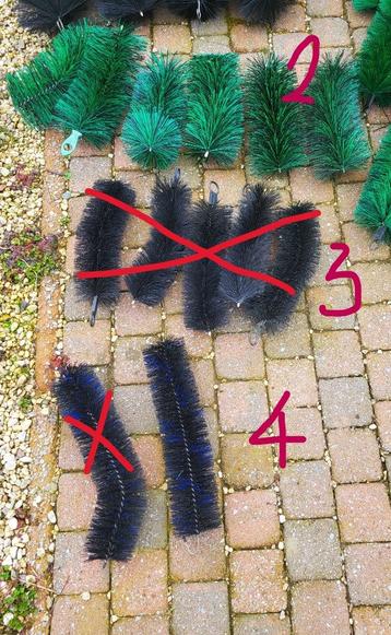 7 Borstels voor vijverfilter en mandjes voor planten. beschikbaar voor biedingen