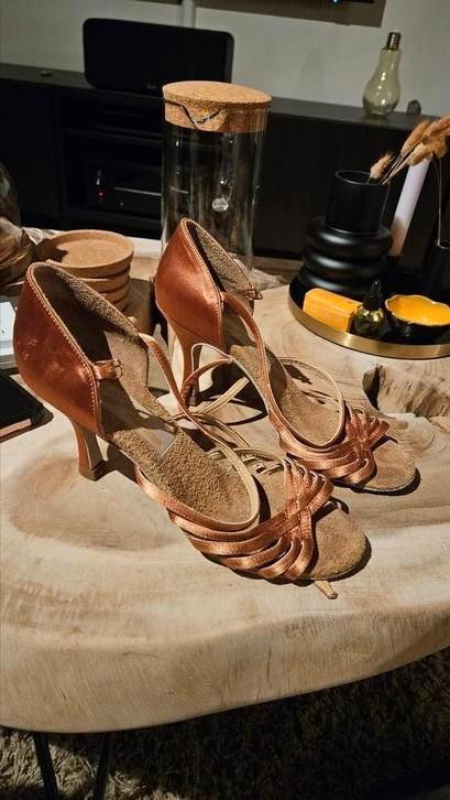 Aida latin dansschoenen maat 25,5, Kleding | Dames, Schoenen, Nieuw, Bruin, Ophalen of Verzenden