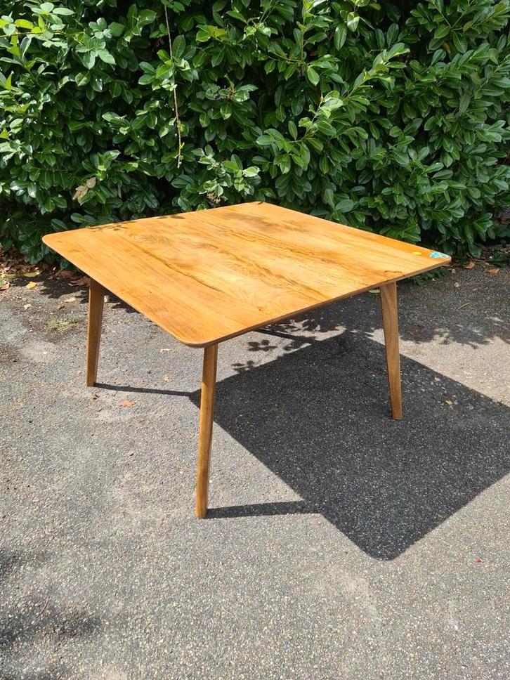 Nieuwe eettafel vintage stijl 120x120cm gelakt mango €160, Huis en Inrichting, Woonaccessoires | Overige, Nieuw, Ophalen