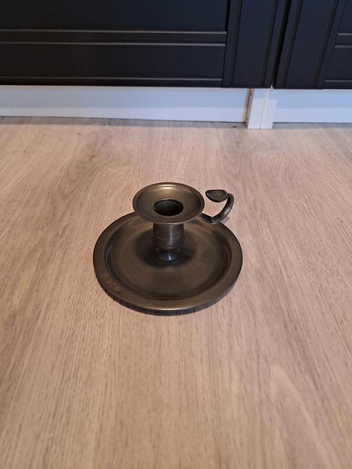Antieke Tinnen Kandelaar met Handvat, Huis en Inrichting, Woonaccessoires | Kandelaars en Kaarsen, Gebruikt, Kandelaar, Minder dan 25 cm