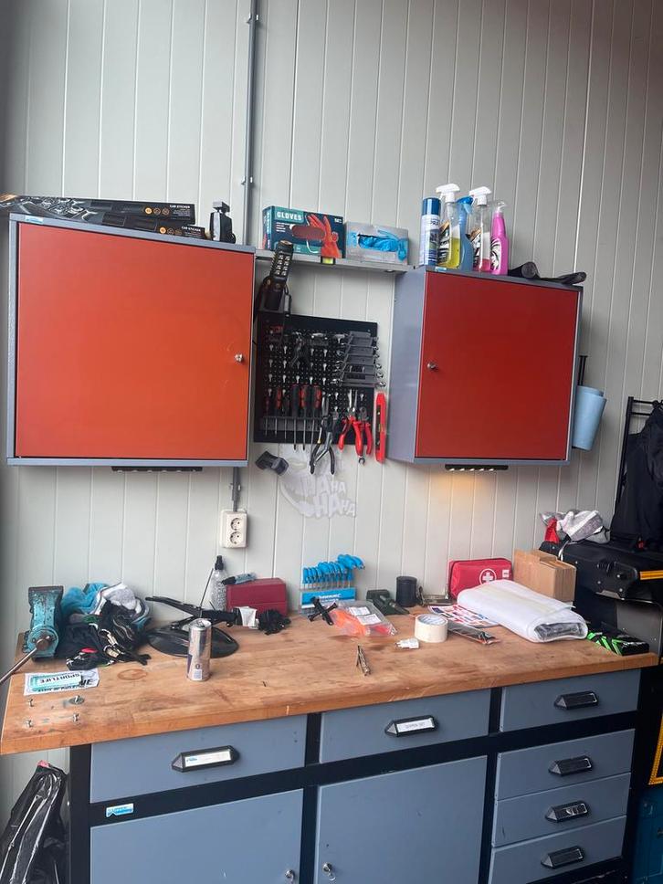 Complete werkbank met bankschroef en gereedschap, Doe-het-zelf en Verbouw, Werkbanken, Gebruikt, 120 tot 170 cm, Bankschroef, Ophalen