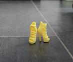 Barbie kleding nieuw - Originele hoge laarzen schoenen geel, Ophalen of Verzenden, Nieuw, Barbie