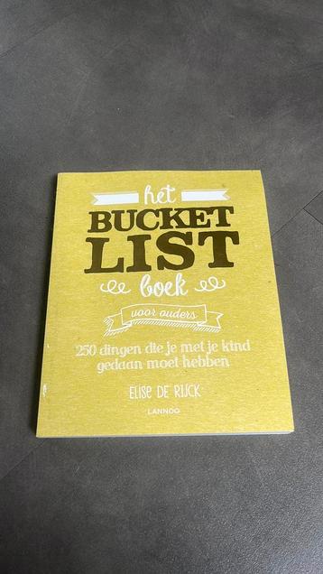 Het bucket list boek beschikbaar voor biedingen