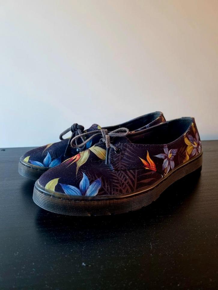 Dr. Martens Morada Hawaiian Floral Canvas maat 39, Kleding | Heren, Schoenen, Zo goed als nieuw, Boots, Zwart, Verzenden