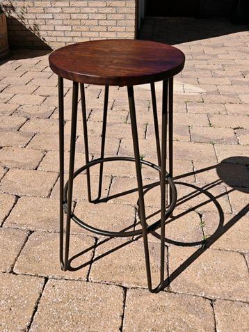 high stool beschikbaar voor biedingen