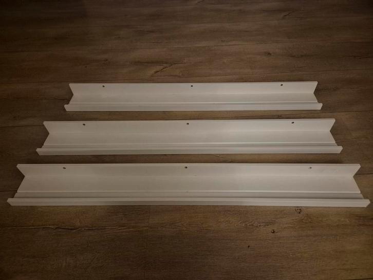 Gratis, zgan wandschapjes van Ikea, Doe-het-zelf en Verbouw, Bouwverlichting, Zo goed als nieuw, Minder dan 50 watt, Ophalen of Verzenden