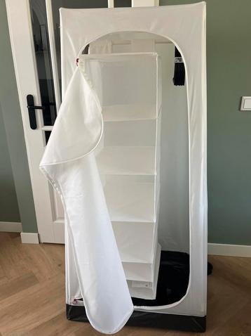 2x IKEA Vuku kledingkast met accessoires beschikbaar voor biedingen