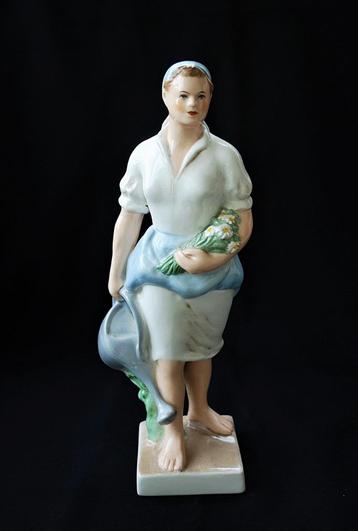Sociaal Realisme Beeld Jaren 1950 Zeldzaam Vrouw met bloemen beschikbaar voor biedingen