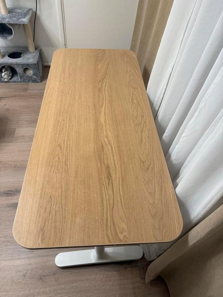 Ikea bekant bureau- 140x60 cm, Huis en Inrichting, Bureaus, Zo goed als nieuw, Bureau, In hoogte verstelbaar, Ophalen