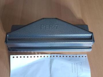 Per 7 Multo Perforator ( 23 gaatjes ) nieuwstaat  beschikbaar voor biedingen