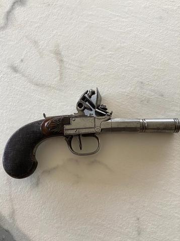 Antiek vuursteen pistool, 1750/1760 beschikbaar voor biedingen