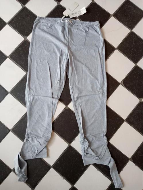Sandwich legging nieuw met kaartje maat L licht grijs, Kleding | Dames, Leggings, Maillots en Panty's, Nieuw, Legging, Maat 44/46 (L)