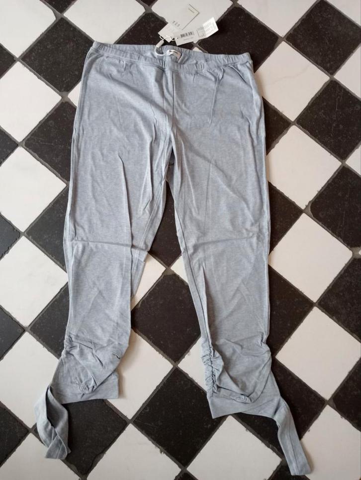Sandwich legging nieuw met kaartje maat L licht grijs, Kleding | Dames, Leggings, Maillots en Panty's, Nieuw, Legging, Maat 44/46 (L)