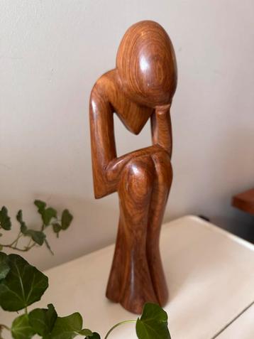 Houten beeld sculptuur beschikbaar voor biedingen