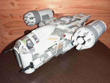 LEGO Star Wars 75292 Razor Crest met 2 Mando versies beschikbaar voor biedingen