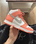 Nieuwe Nike Dunk High Zalm Roze Maat 39, Kleding | Dames, Schoenen, Ophalen of Verzenden, Nieuw, Roze, Sneakers of Gympen