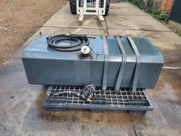 Brandstoftank 400 liter met 24V pomp beschikbaar voor biedingen
